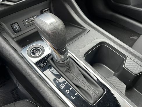 Used 2025 Nissan Sentra SV image 41