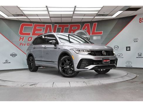 Used 2022 Volkswagen Tiguan SE R-Line AWD/4WD image 1