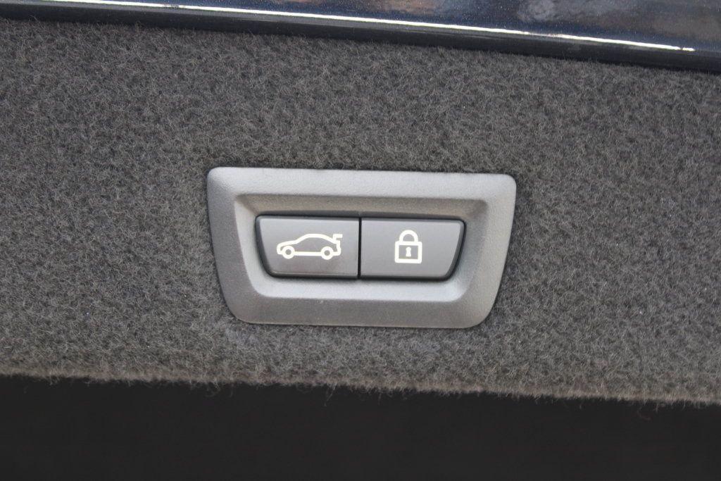 Used 2021 BMW 740i w/ M Sport Package RWD image 9