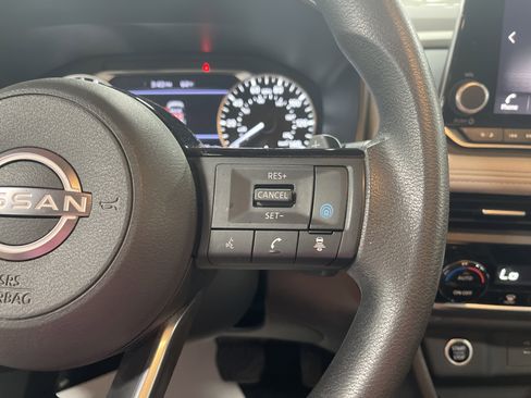 Used 2023 Nissan Rogue SV image 19