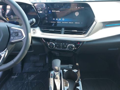 New 2026 Chevrolet Trax LT w/ Driver Confidence Package FWD image 20