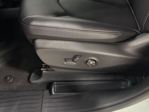 Used 2026 Chrysler Pacifica Select FWD image 27