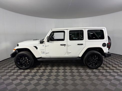 Used 2022 Jeep Wrangler Unlimited Sahara w/ Cold Weather Group AWD/4WD image 11