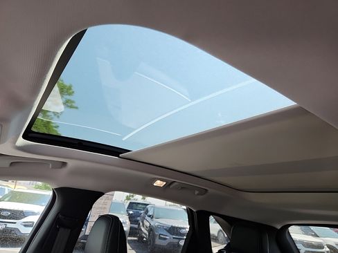 New 2024 Ford Escape SE w/ PHEV Premium Package image 12