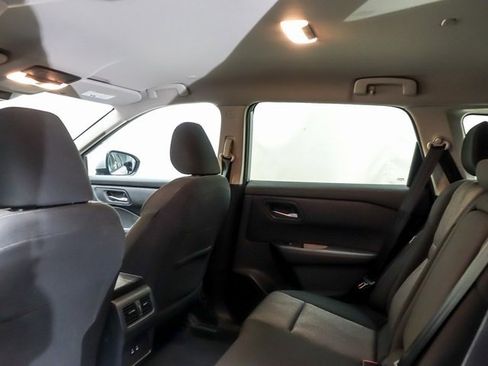 Used 2024 Nissan Rogue SV image 11