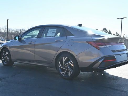 Used 2024 Hyundai Elantra SEL w/ Convenience Package image 5