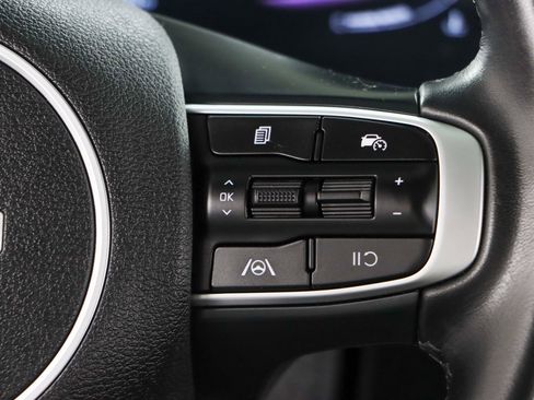Used 2025 Kia Sportage EX FWD image 14