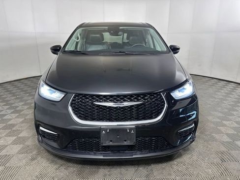 Used 2023 Chrysler Pacifica Touring-L image 8