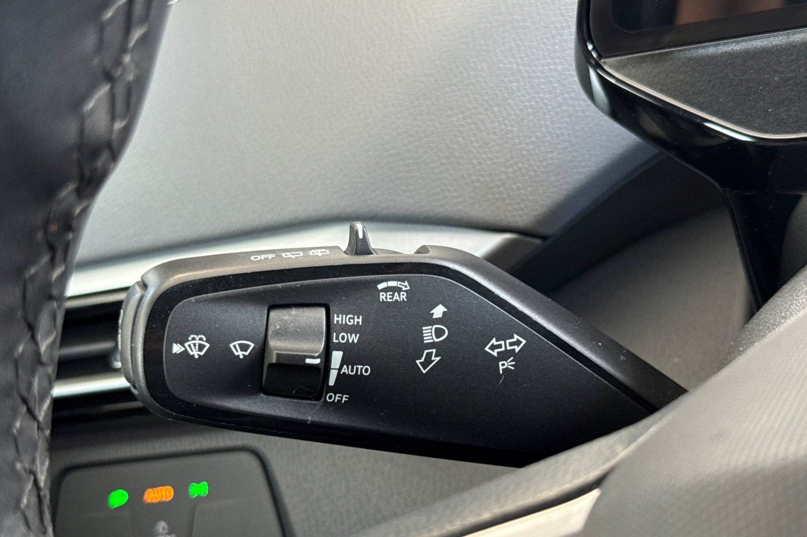 Used 2024 Volkswagen ID.4 Pro RWD image 33