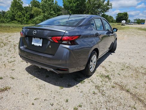 Used 2025 Nissan Versa S FWD image 4