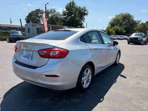 Used 2017 Chevrolet Cruze LT w/ Convenience Package FWD image 7