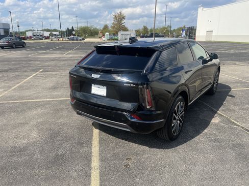 Used 2025 Cadillac Optiq Sport 2 w/ LPO, Floor Liner Package AWD/4WD image 6