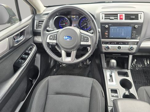 Used 2017 Subaru Outback 2.5i Premium AWD/4WD image 3