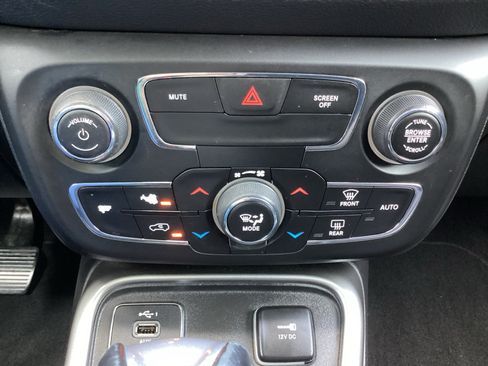 Used 2020 Jeep Compass Latitude FWD image 15