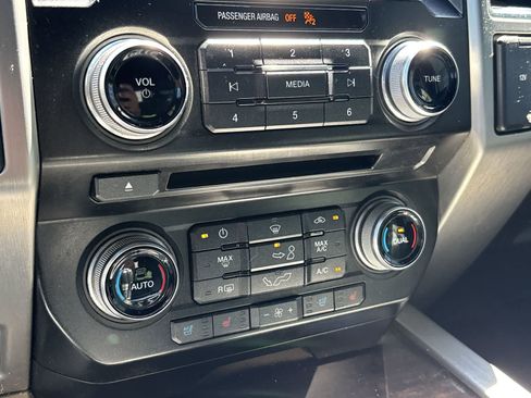 Used 2015 Ford F150 Platinum w/ Technology Package AWD/4WD image 19