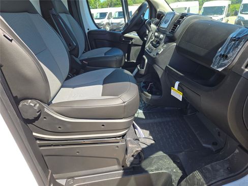 Used 2025 RAM ProMaster 2500 w/ Convenience Group image 7