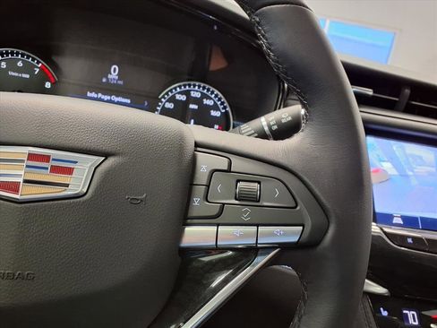 Certified 2022 Cadillac XT6 Premium Luxury image 30