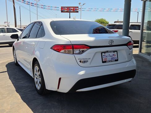 Used 2022 Toyota Corolla LE image 4
