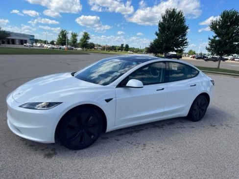 Used 2024 Tesla Model 3 Standard Range RWD image 5