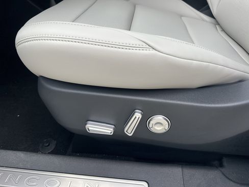 New 2026 Lincoln Nautilus Premier w/ Jet Appearance Package image 18