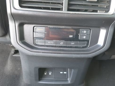 Used 2025 Volkswagen Atlas SE FWD image 29