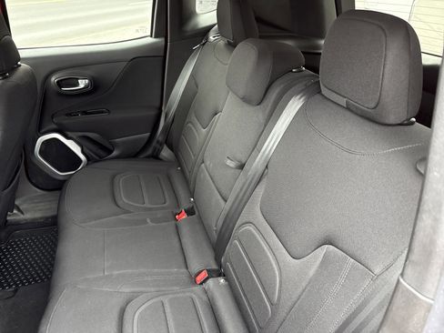 Used 2019 Jeep Renegade Latitude w/ Cold Weather Group AWD/4WD image 13