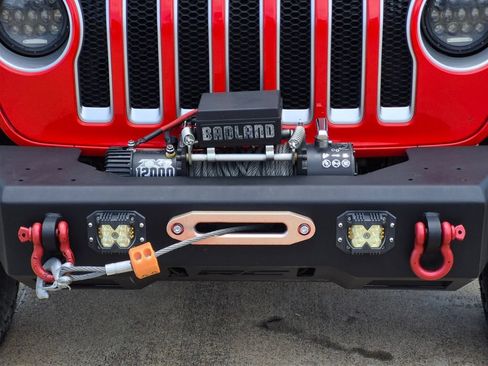 Used 2018 Jeep Wrangler Unlimited Sahara AWD/4WD image 8