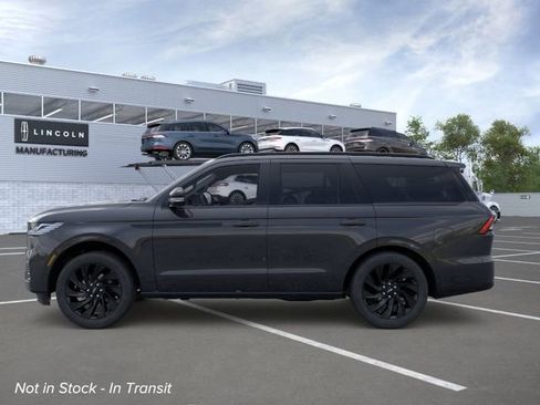 New 2026 Lincoln Navigator Reserve w/ Jet Appearance Package AWD/4WD image 3