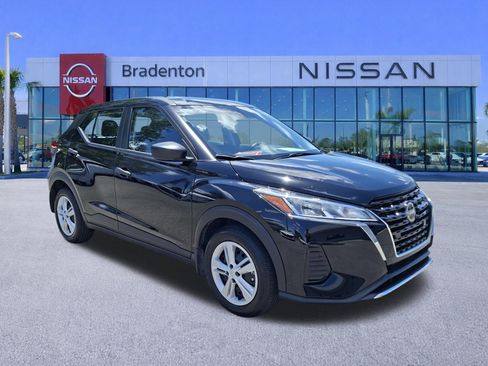 Used 2025 Nissan Kicks Play S FWD image 3