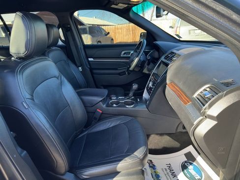 Used 2018 Ford Explorer Limited image 23
