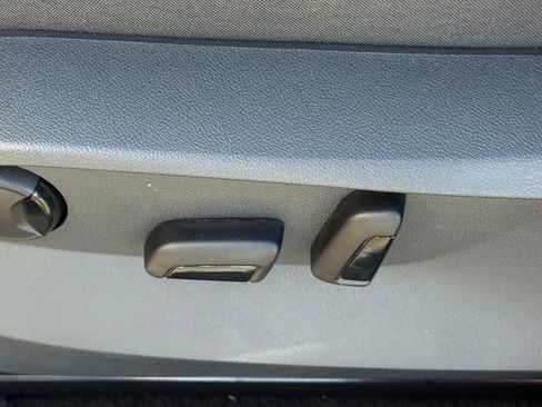 New 2025 Volkswagen Taos SE image 11