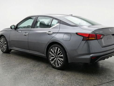 Used 2025 Nissan Altima 2.5 SV FWD image 6