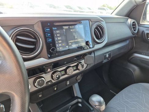 Used 2017 Toyota Tacoma TRD Sport w/ Tow Package (A/T) AWD/4WD image 26