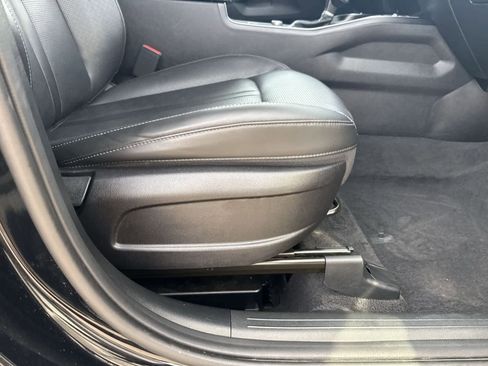 Used 2024 Kia Sorento S image 12