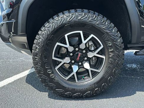 Used 2024 GMC Canyon AT4X image 14