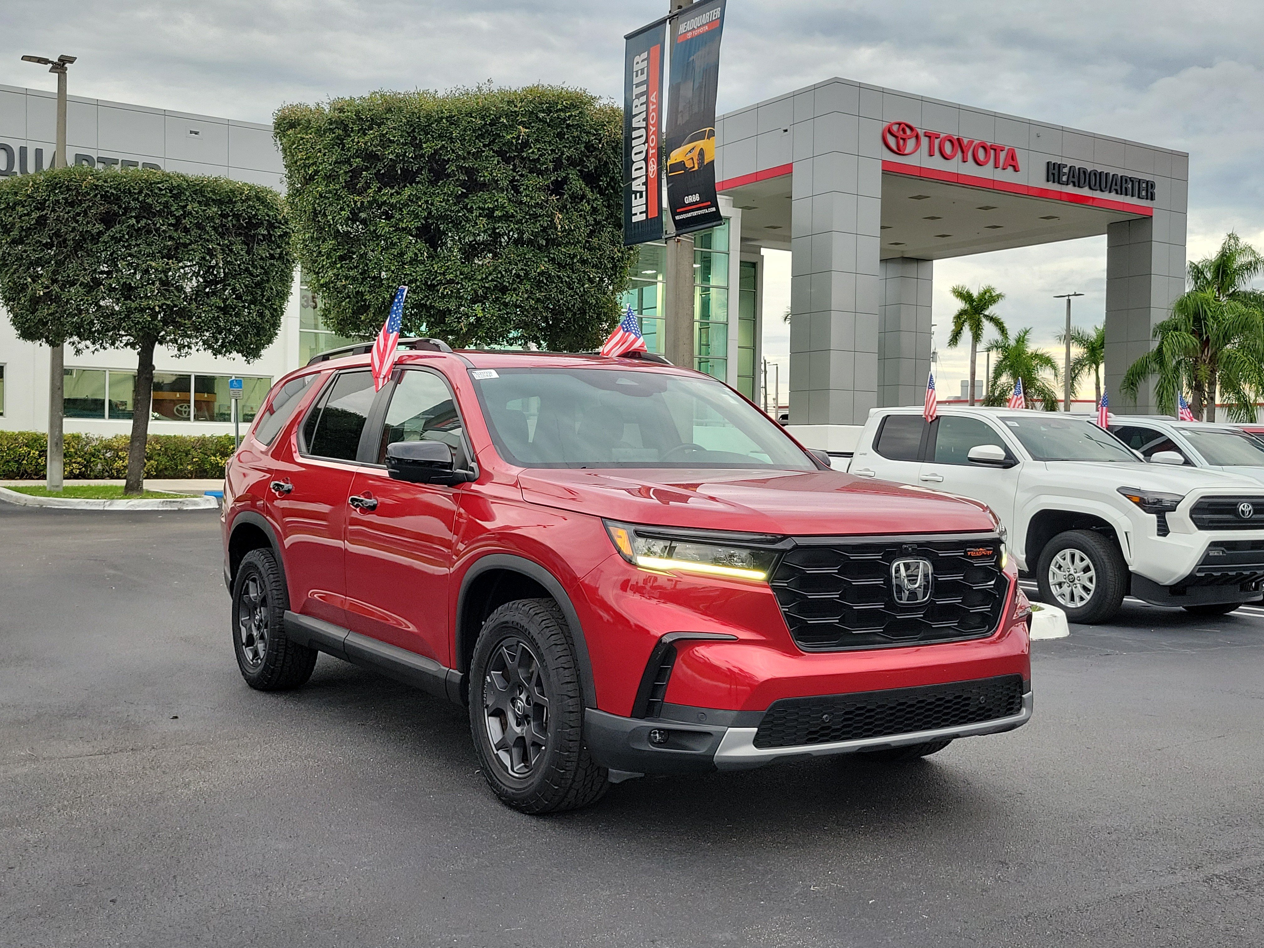 Used 2024 Honda Pilot TrailSport image 2