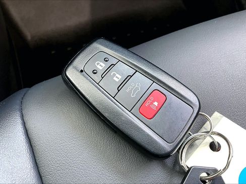 Used 2022 Toyota RAV4 XSE AWD/4WD image 15