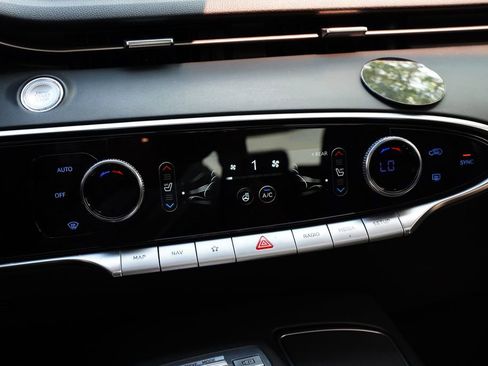 Used 2023 Genesis GV70 2.5T w/ Select Package image 19