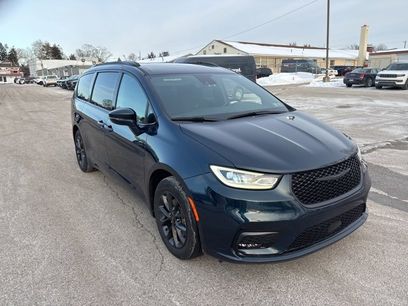 Certified 2021 Chrysler Pacifica Touring w/ S Appearance Package