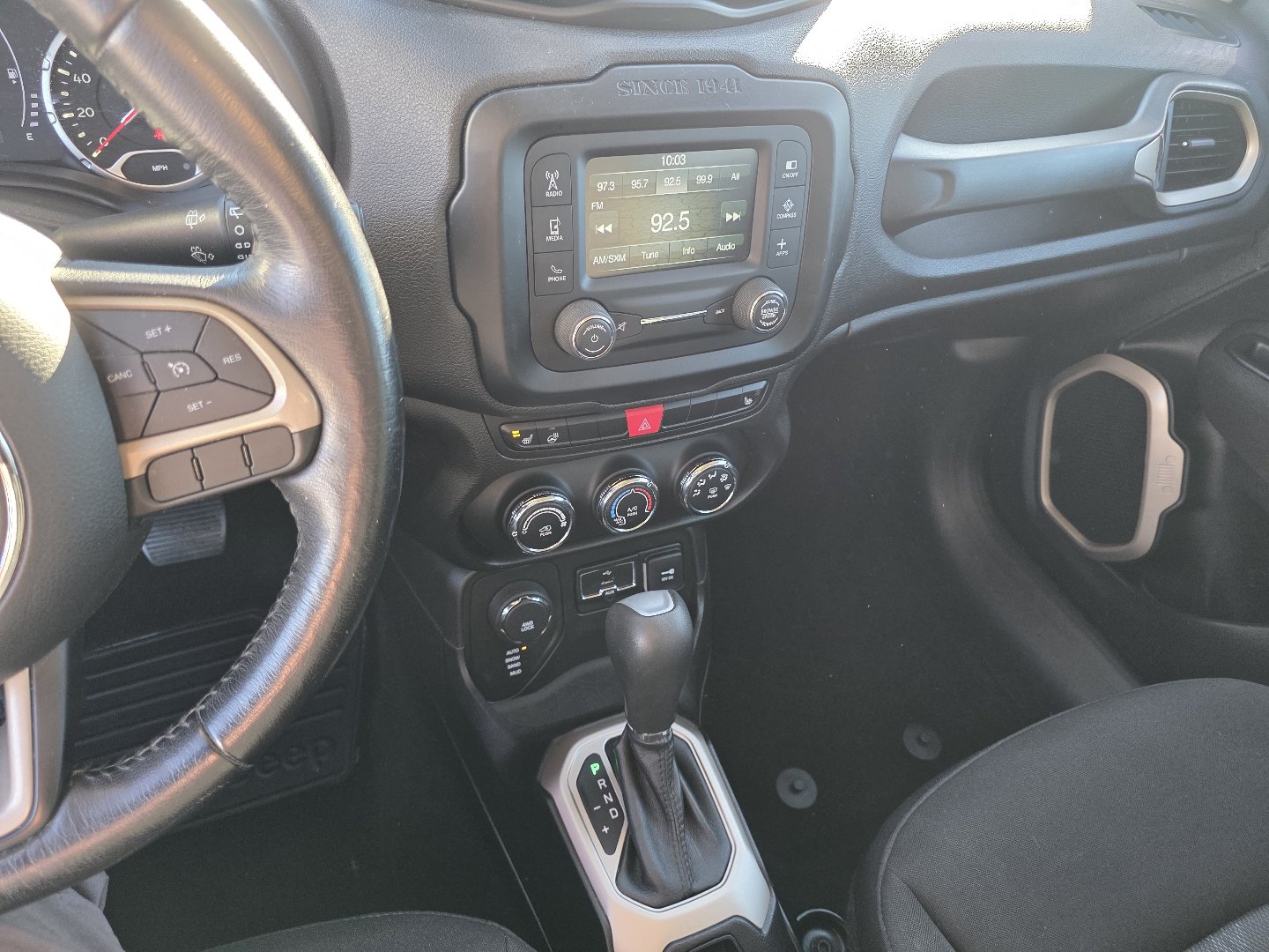 Used 2017 Jeep Renegade Latitude w/ Cold Weather Group AWD/4WD image 29