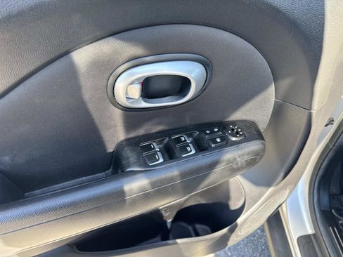 Used 2018 Kia Soul + image 18