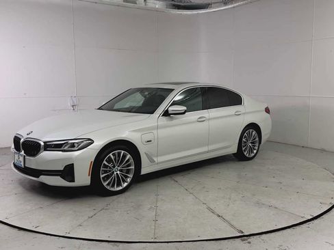 Used 2023 BMW 530e xDrive w/ Premium Package image 6