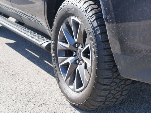 Used 2021 Chevrolet Tahoe Z71 w/ Z71 Signature Package image 9