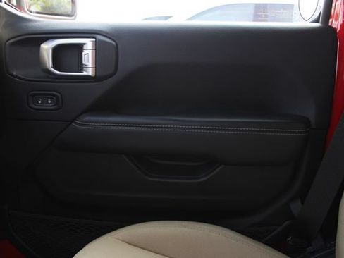 Used 2020 Jeep Wrangler Unlimited Sahara AWD/4WD image 18