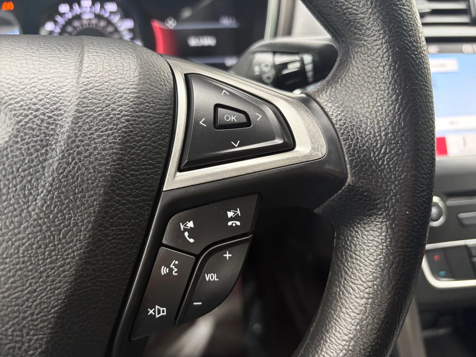 Used 2017 Ford Fusion SE w/ Fusion SE Technology Package FWD image 29