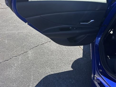 Used 2024 Hyundai Elantra SEL image 21