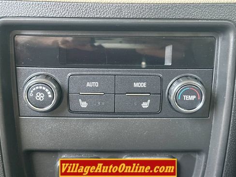 Used 2020 Buick Envision Essence AWD/4WD image 32