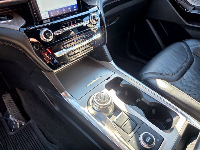 Used 2023 Ford Explorer Platinum w/ Technology Package AWD/4WD image 23