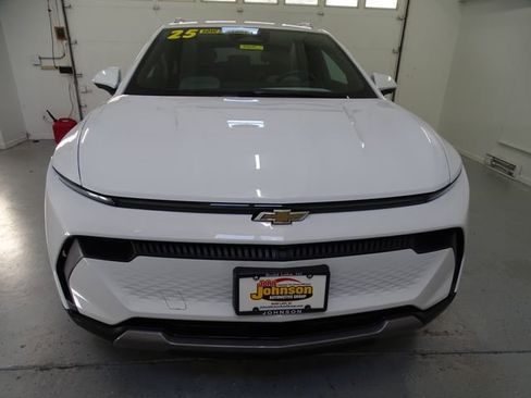 Used 2025 Chevrolet Equinox EV LT FWD image 23