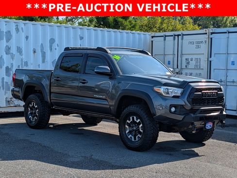 Used 2016 Toyota Tacoma TRD Off-Road w/ Premium & Technology Package AWD/4WD image 2